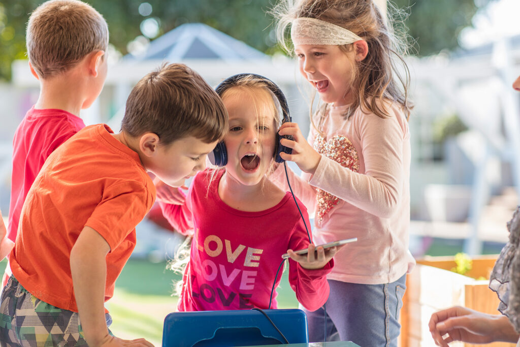 Mejora de la creatividad de los niños a través de la música y en la vida.
