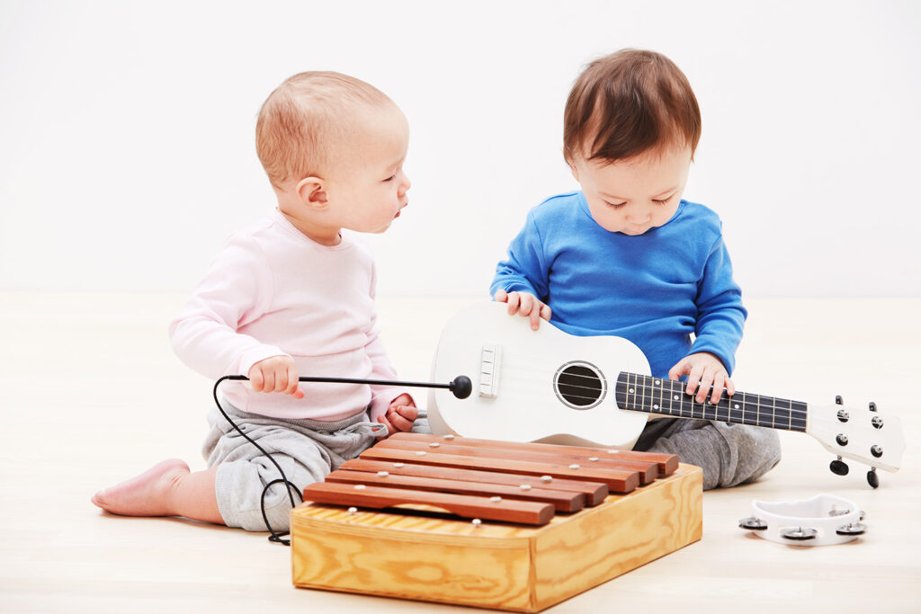 Socialización y trabajo en equipo de niños a través de la música.